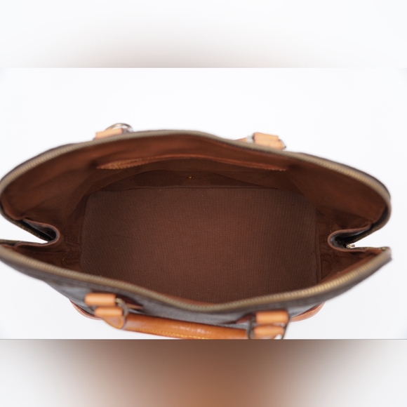 Louis Vuitton Monogram Alma - Picture 9 of 16